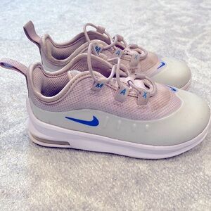 Nike Air Max Axis 8c